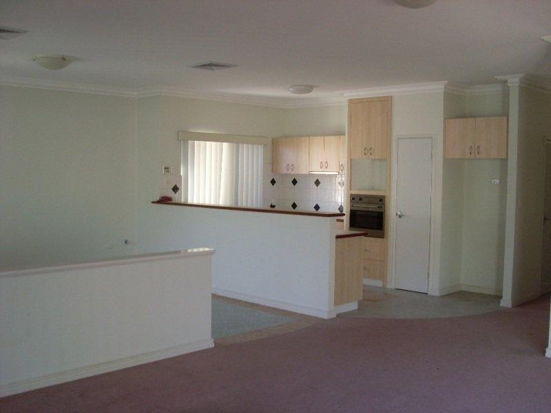 9/11 Chichester  Ave, Woodvale WA 6026