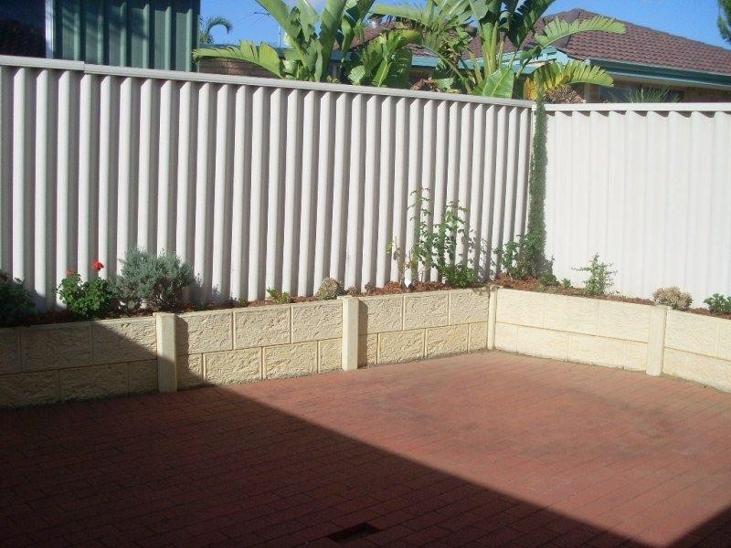 9/11 Chichester  Ave, Woodvale WA 6026