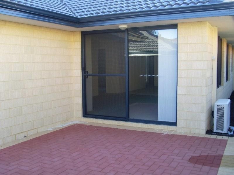 25 Jedburgh  Loop, Sinagra WA 6065