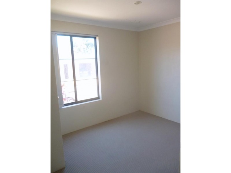 28 Jedburgh  Loop, Sinagra WA 6065