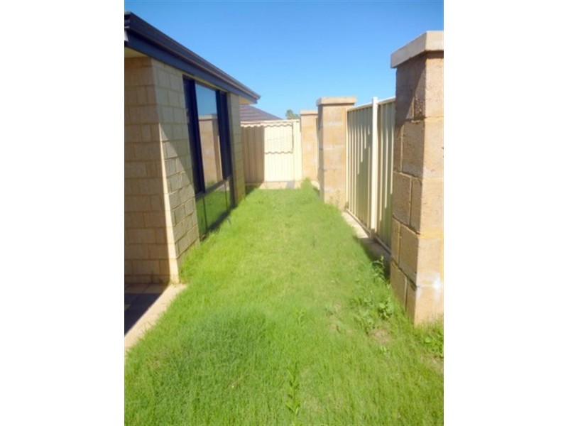 28 Jedburgh  Loop, Sinagra WA 6065