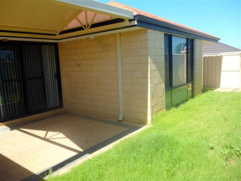 28 Jedburgh  Loop, Sinagra WA 6065