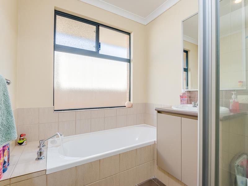 77 Shiraz Bvd, Pearsall WA 6065