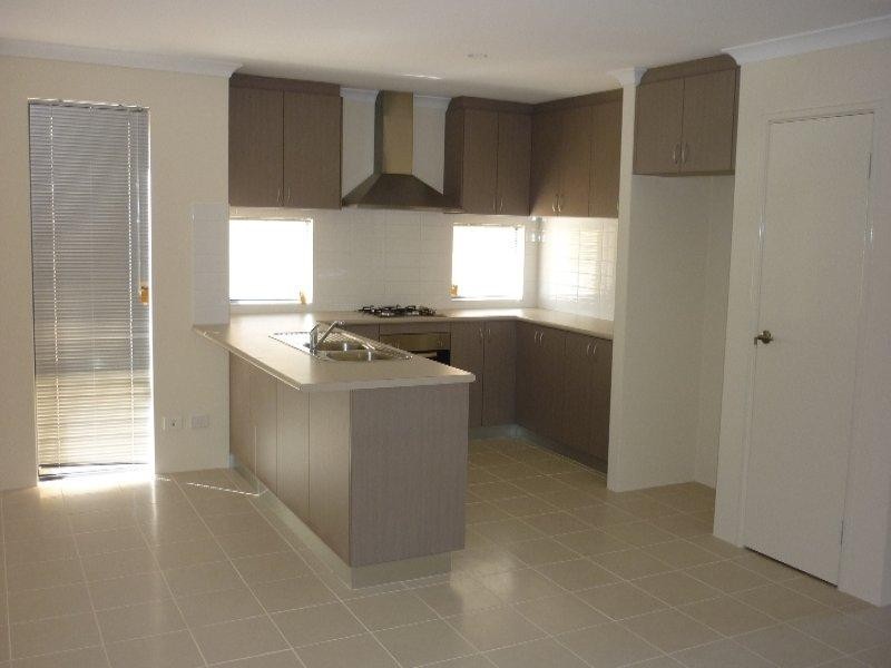 14 Illyarrie Avenue Ave, Falcon WA 6210