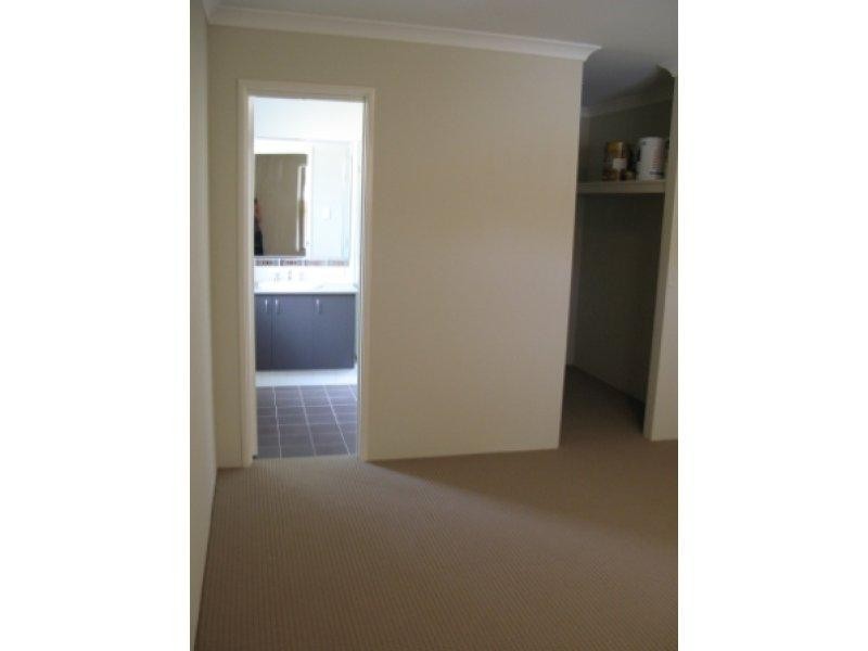 45 Jedburgh  Loop, Sinagra WA 6065