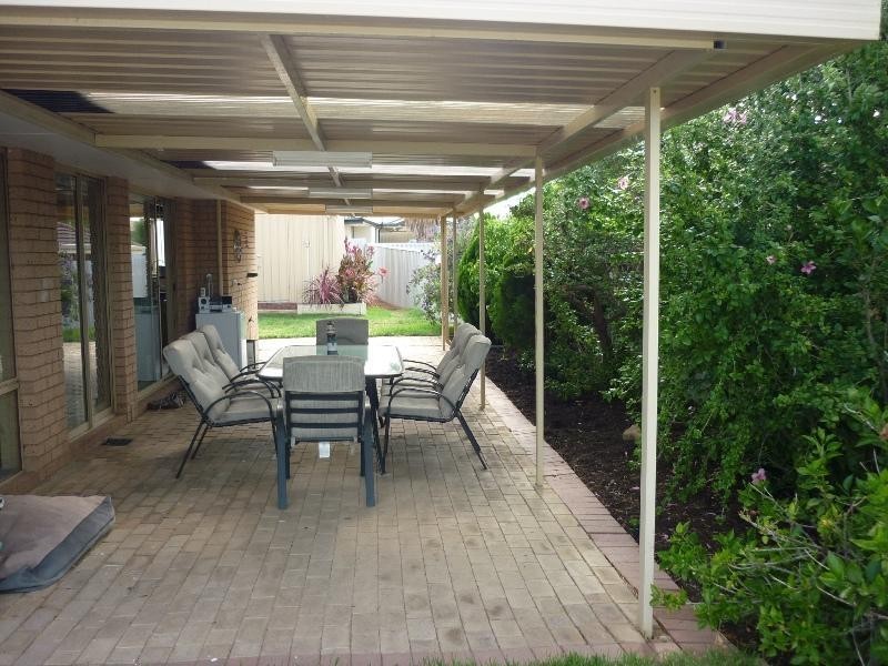 2 Iris  Pl, Yangebup WA 6164