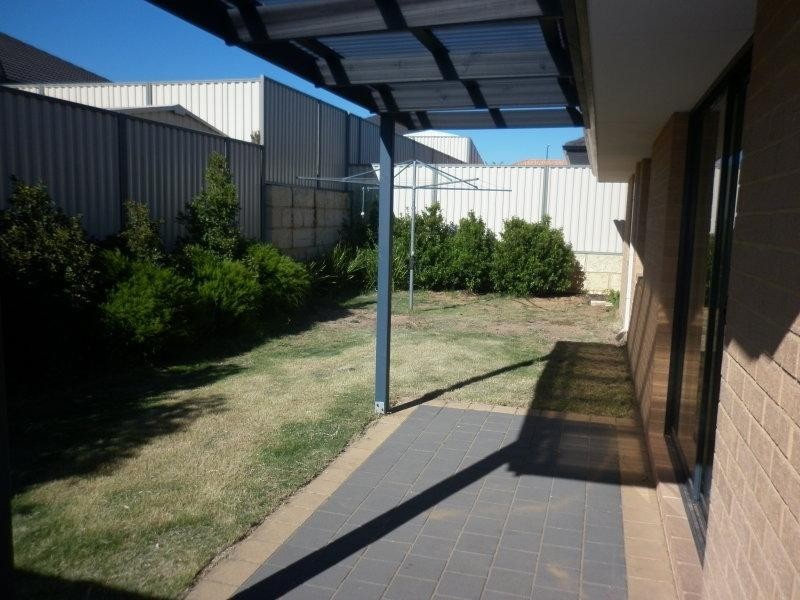 10 Berry Way Way, Bertram WA 6167