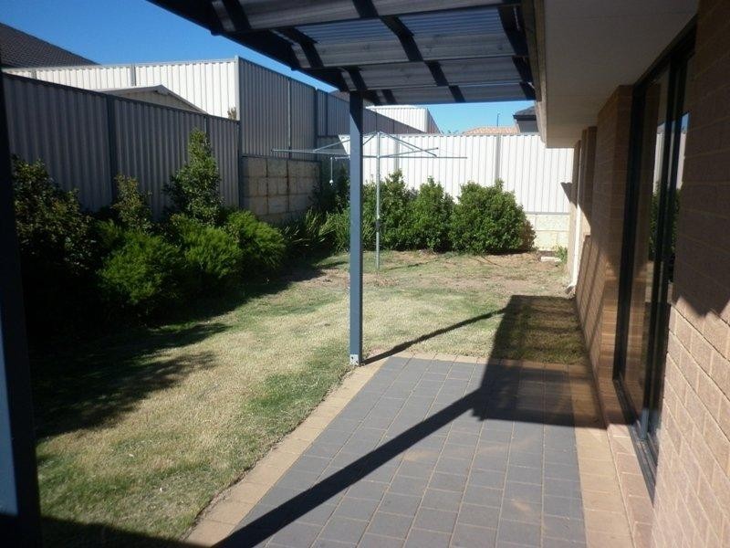 10 Berry Way Way, Bertram WA 6167