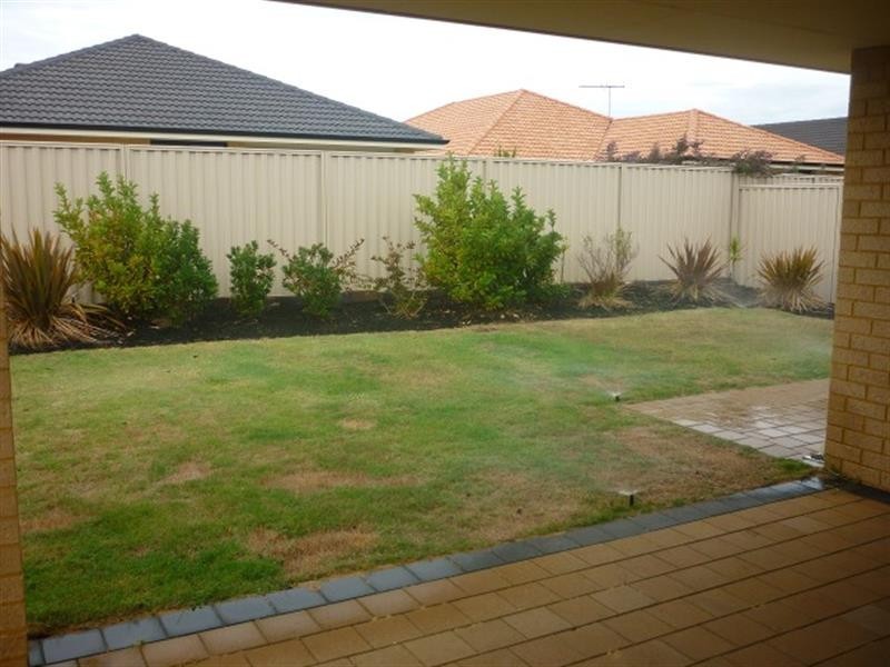 35 Geographe Bay Pass, Secret Harbour WA 6173