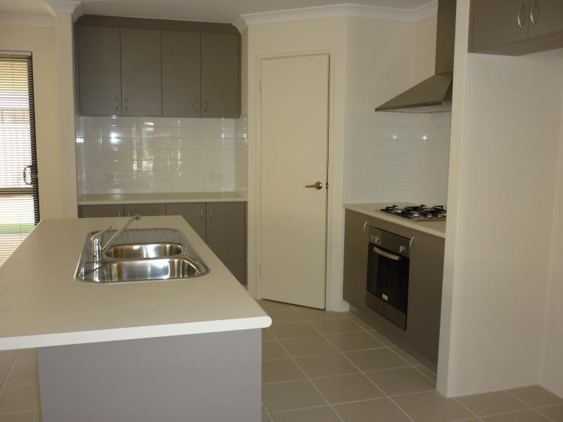 33 Coffs Bend, Secret Harbour WA 6173