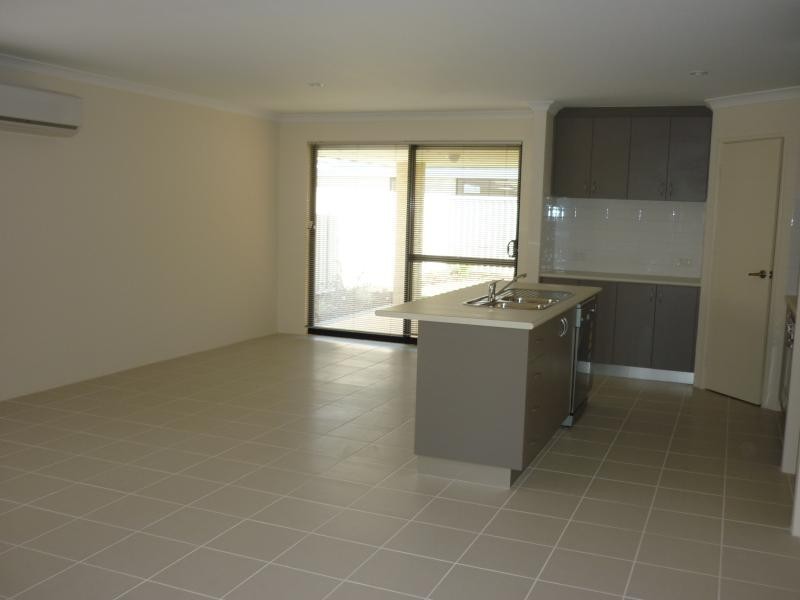 33 Coffs Bend, Secret Harbour WA 6173