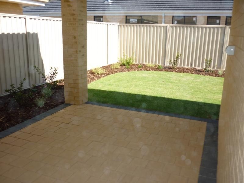 33 Coffs Bend, Secret Harbour WA 6173