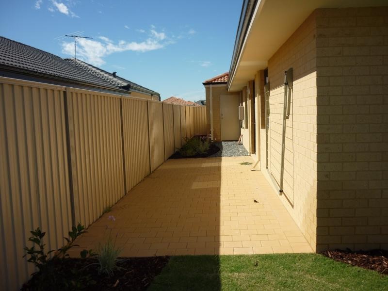 33 Coffs Bend, Secret Harbour WA 6173