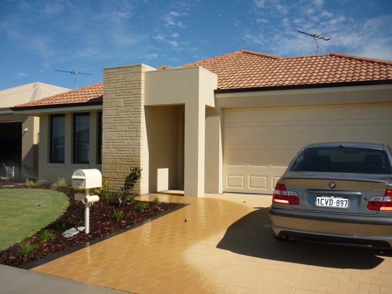 33 Coffs Bend, Secret Harbour WA 6173