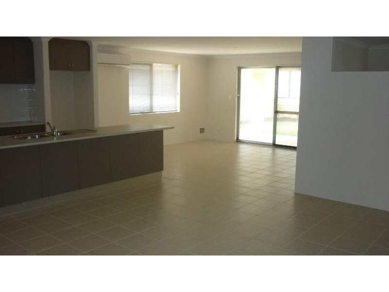 11 Longmeadow  Vsta, Meadow Springs WA 6210