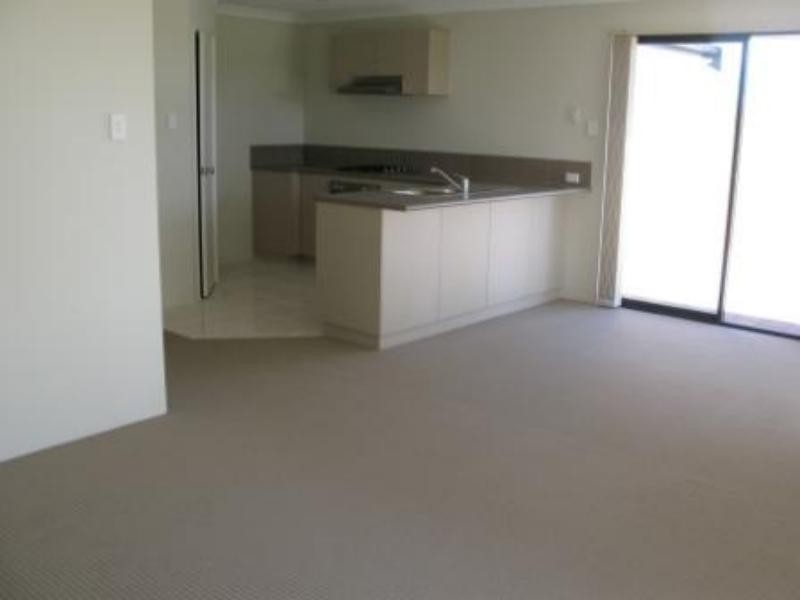 24 Jedburgh  Loop, Sinagra WA 6065