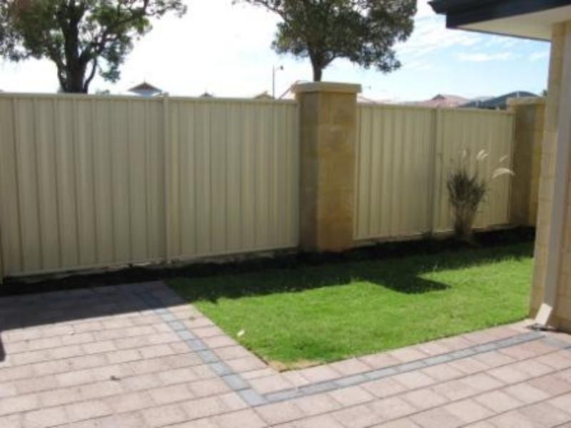 24 Jedburgh  Loop, Sinagra WA 6065