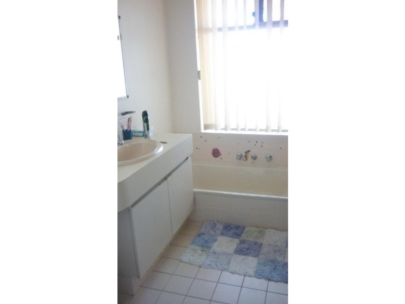 27 Hillcrest Drive St, Alexander Heights WA 6064