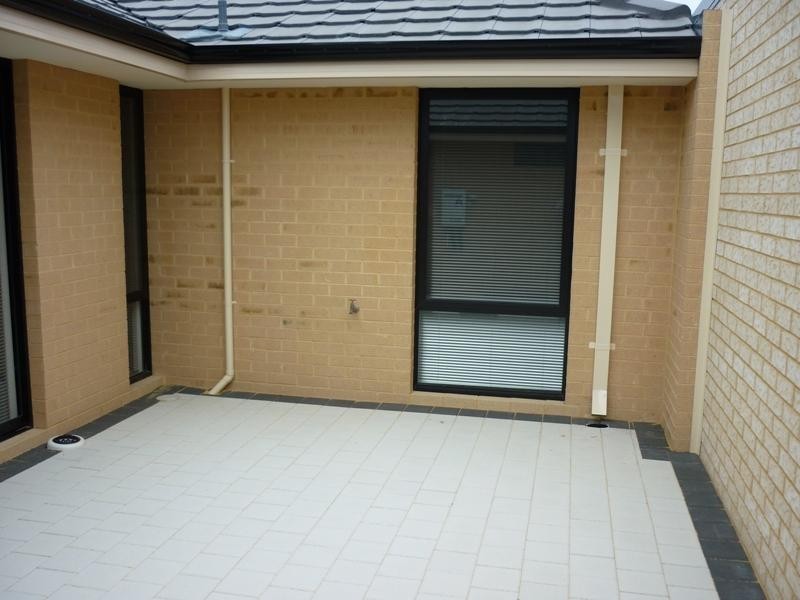 8 Kimba Pass, Ellenbrook WA 6069