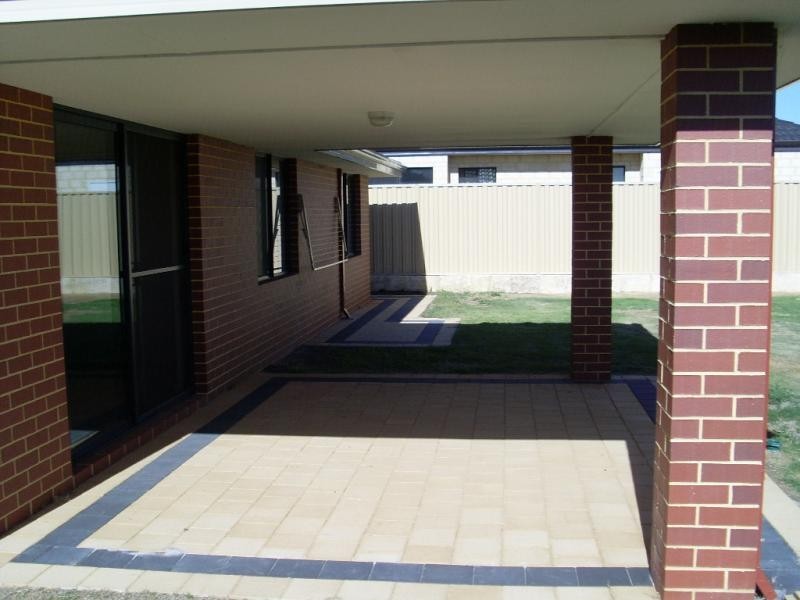 18 Giglia  Dr, Sinagra WA 6065