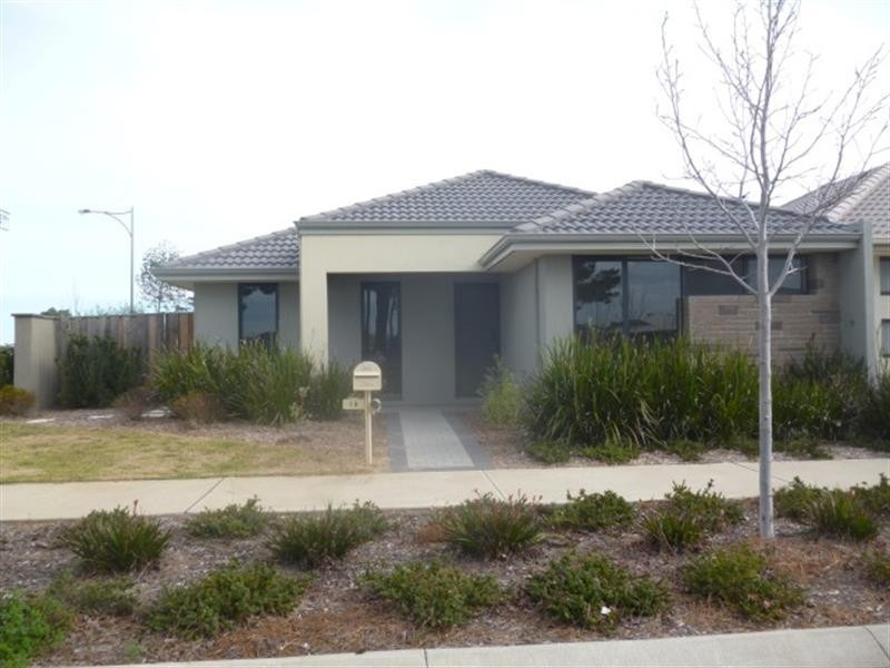 16 Diamond Gdns, Wellard WA 6170