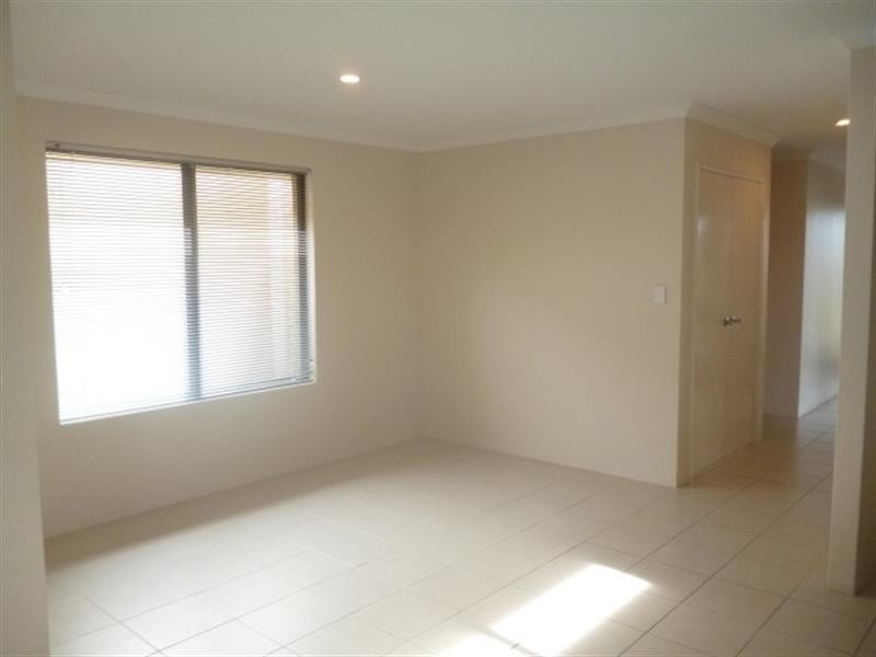 16 Diamond Gdns, Wellard WA 6170