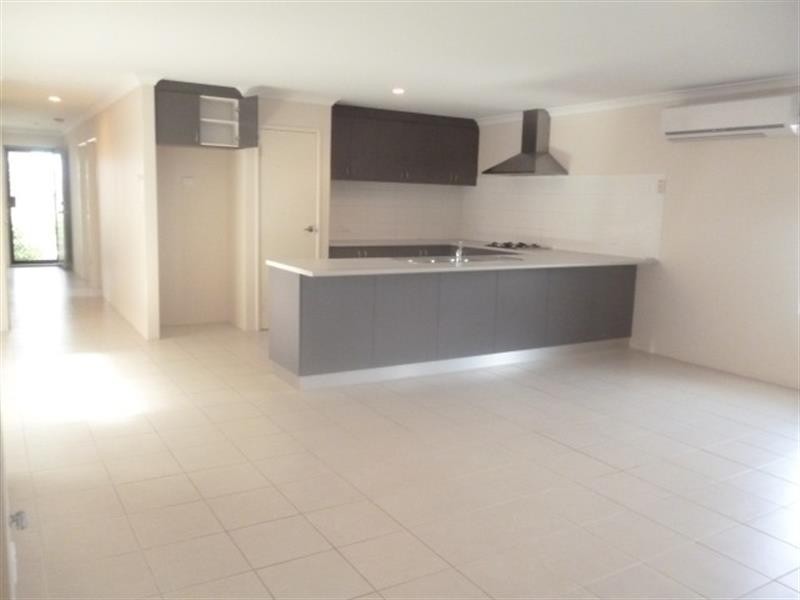 16 Diamond Gdns, Wellard WA 6170