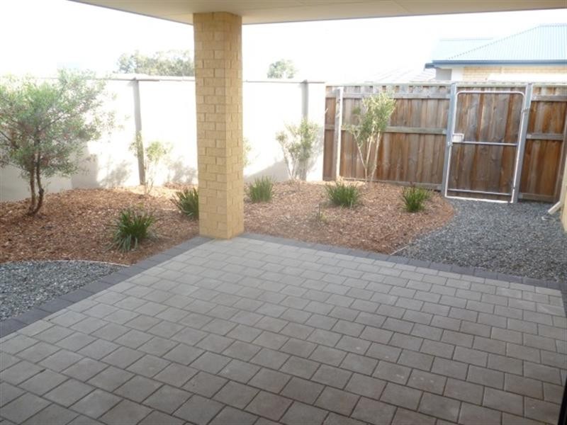 16 Diamond Gdns, Wellard WA 6170