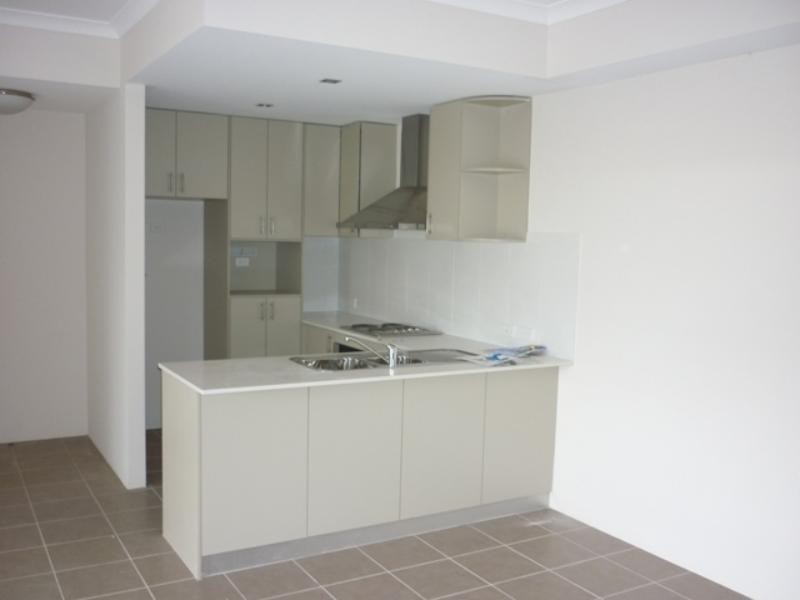 15/2 Villa Pass, Ellenbrook WA 6069