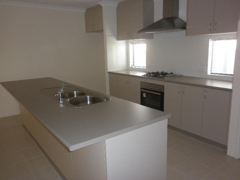 12 St Pierre  Loop, Meadow Springs WA 6210