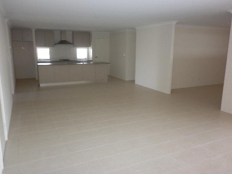 12 St Pierre  Loop, Meadow Springs WA 6210