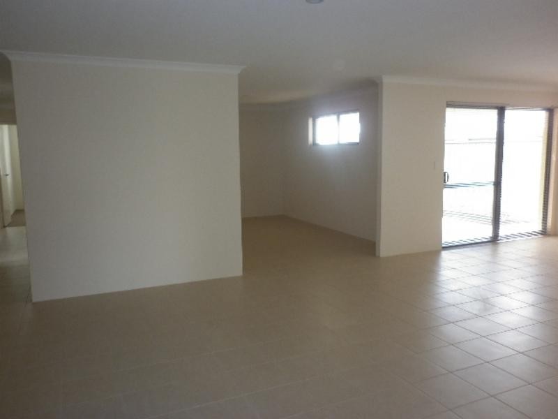 12 St Pierre  Loop, Meadow Springs WA 6210