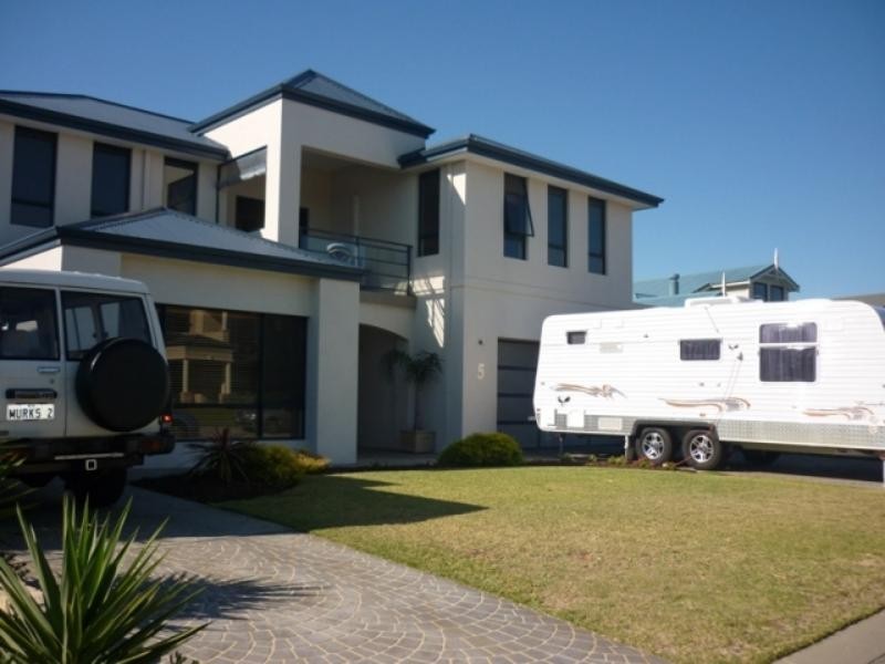 5 Weymouth Bvd, Quinns Rocks WA 6030