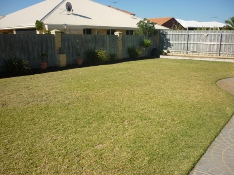 5 Weymouth Bvd, Quinns Rocks WA 6030