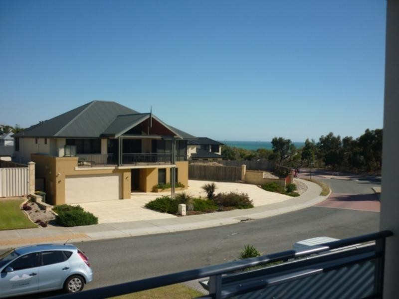 5 Weymouth Bvd, Quinns Rocks WA 6030
