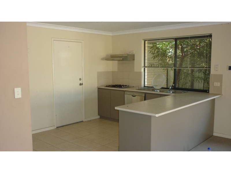 14 Bethwyn  Cct, Madeley WA 6065