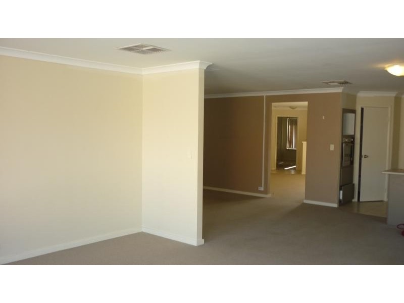 14 Bethwyn  Cct, Madeley WA 6065