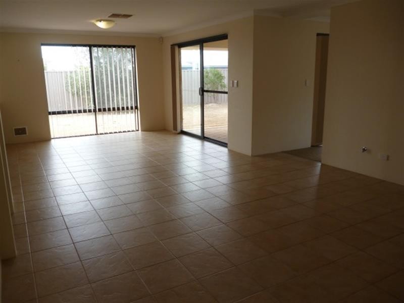 21 Pimento Cir, Port Kennedy WA 6172