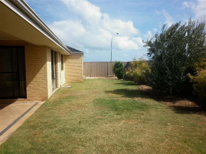 21 Pimento Cir, Port Kennedy WA 6172