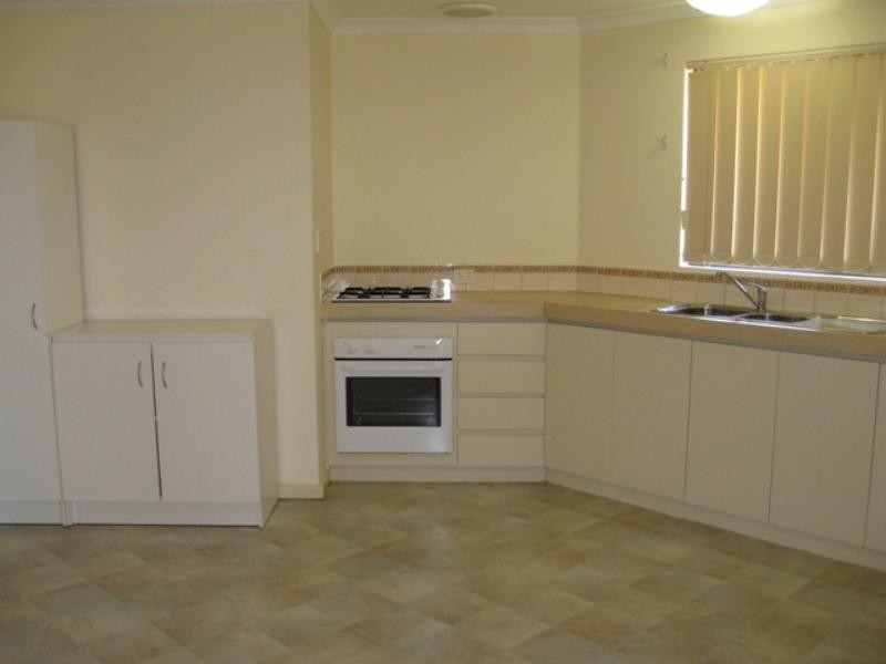 1 Pear Cl, Forrestfield WA 6058