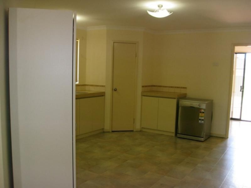 1 Pear Cl, Forrestfield WA 6058