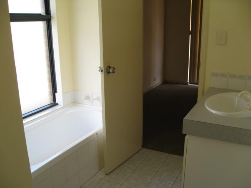 1 Pear Cl, Forrestfield WA 6058