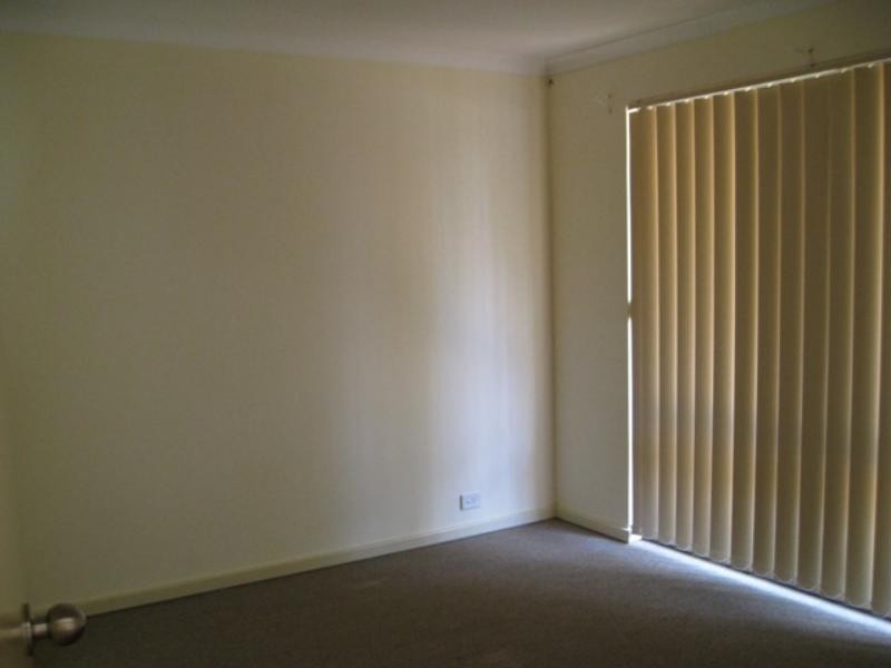 1 Pear Cl, Forrestfield WA 6058