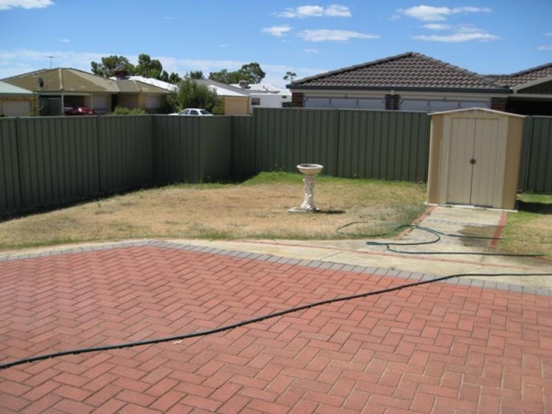 1 Pear Cl, Forrestfield WA 6058