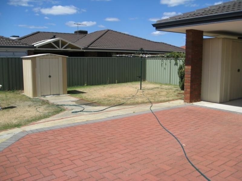 1 Pear Cl, Forrestfield WA 6058