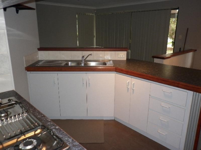 17 Rover Ct, Quinns Rocks WA 6030
