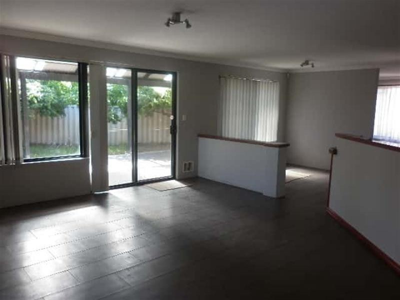 17 Rover Ct, Quinns Rocks WA 6030