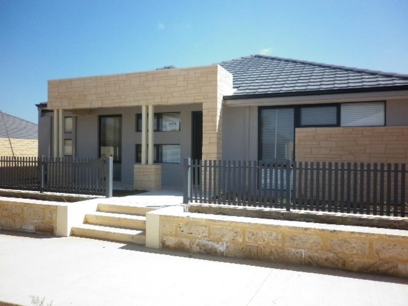 7 Helmsley Pkwy, Alkimos WA 6038