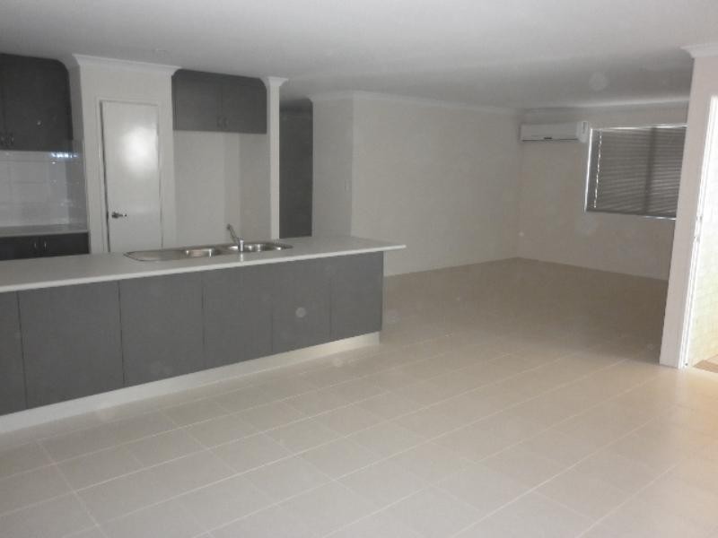 7 Helmsley Pkwy, Alkimos WA 6038