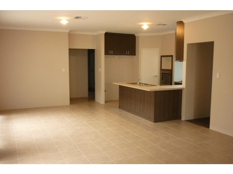 41 Alhambra Pkwy, Landsdale WA 6065